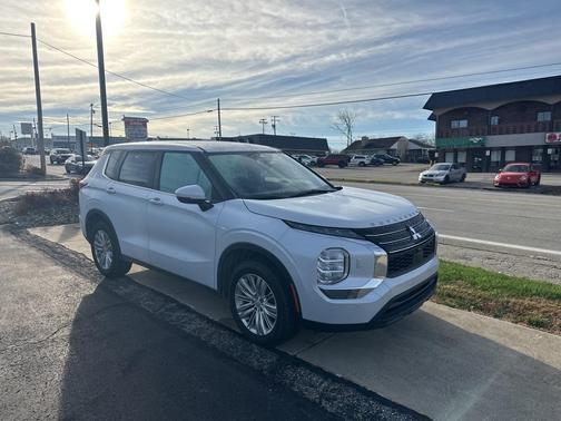 2023 Mitsubishi Outlander ES