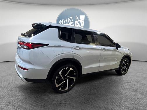 2023 Mitsubishi Outlander SE