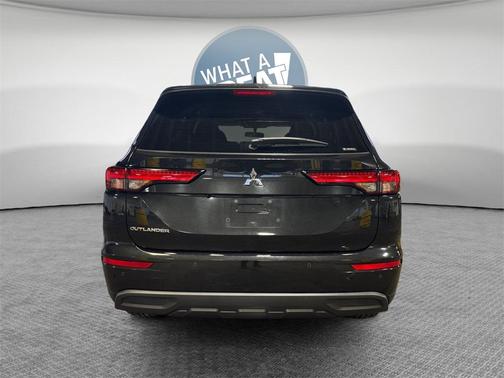 2022 Mitsubishi Outlander ES