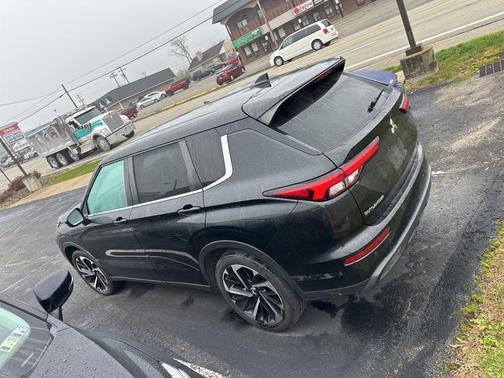 2022 Mitsubishi Outlander ES