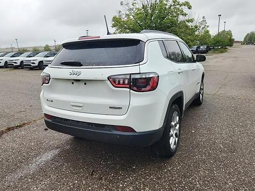 2022 Jeep Compass Latitude Lux