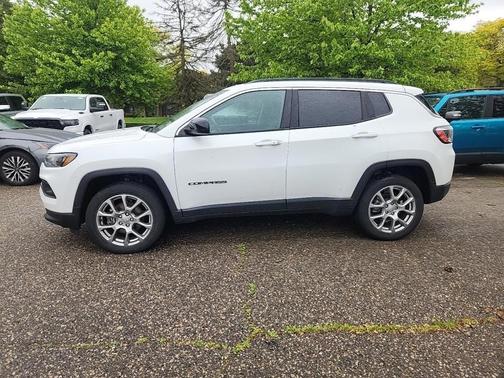 2022 Jeep Compass Latitude Lux