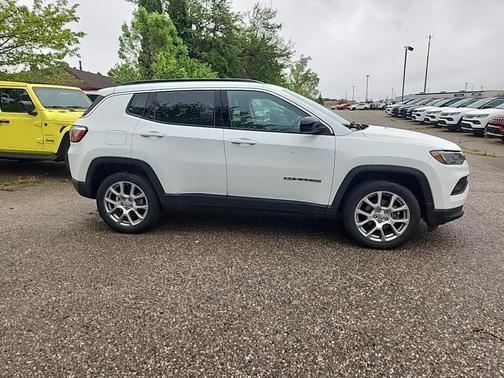 2022 Jeep Compass Latitude Lux