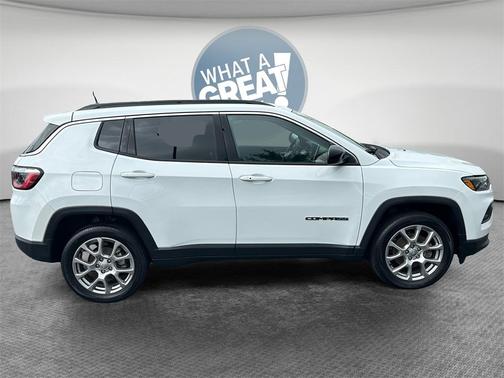 2022 Jeep Compass Latitude Lux