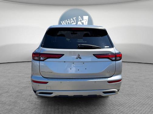 Alloy Silver Metallic 2022 Mitsubishi Outlander SE