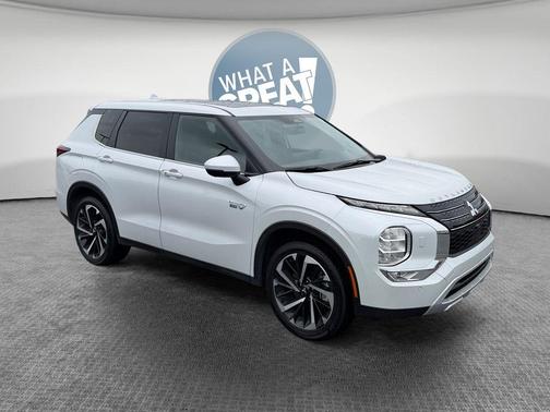 White Diamond 2025 Mitsubishi Outlander PHEV SE