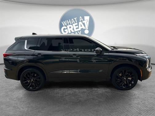 2024 Mitsubishi Outlander SE Black Edition