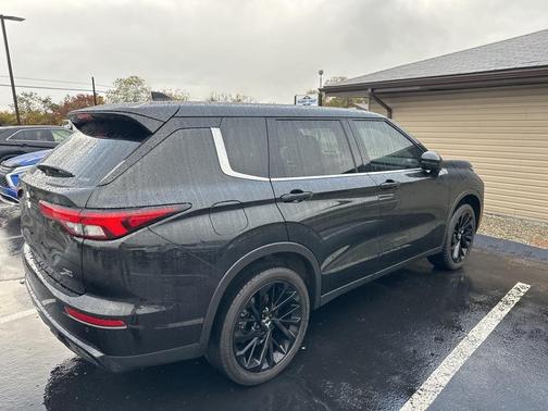 2024 Mitsubishi Outlander SE Black Edition