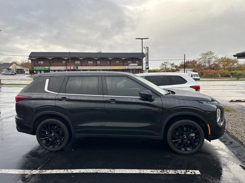 2024 Mitsubishi Outlander SE Black Edition
