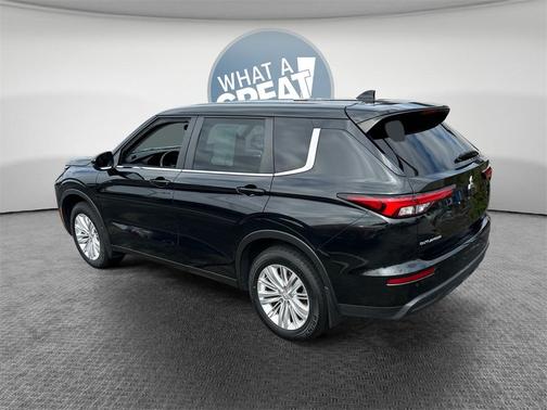 2022 Mitsubishi Outlander ES