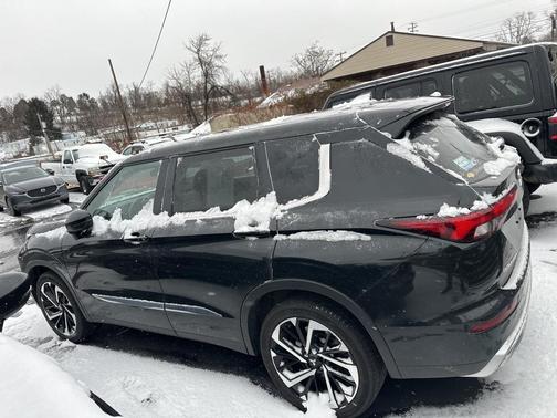 2024 Mitsubishi Outlander SE