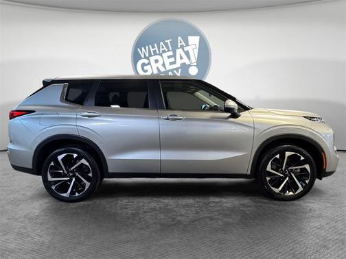 2023 Mitsubishi Outlander SE