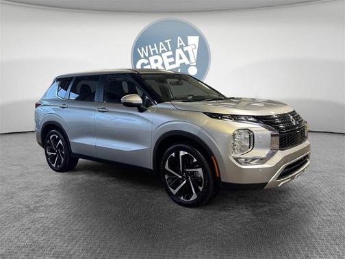 2023 Mitsubishi Outlander SE