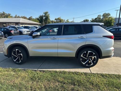 2023 Mitsubishi Outlander SE