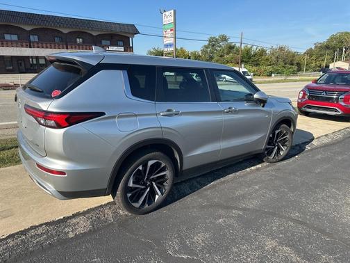 2023 Mitsubishi Outlander SE