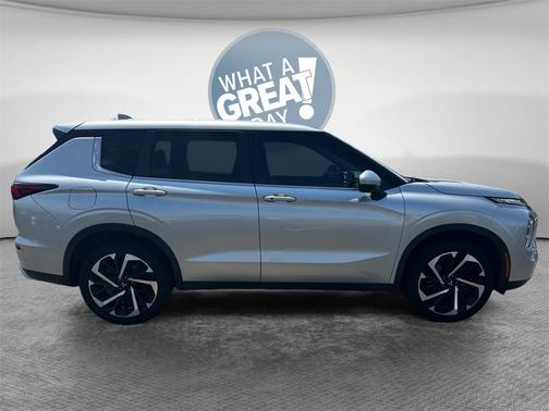 2022 Mitsubishi Outlander SE