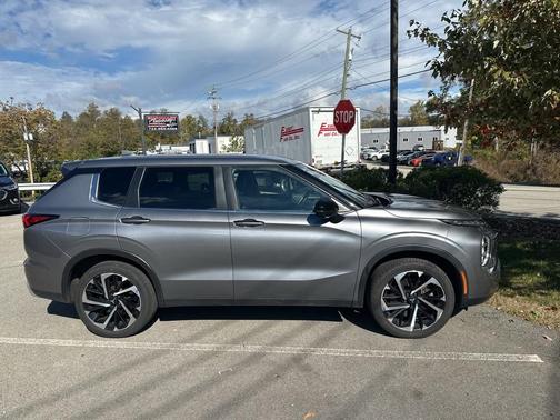 2022 Mitsubishi Outlander SE