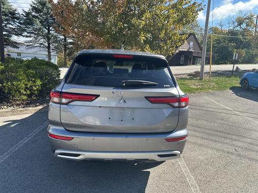 2022 Mitsubishi Outlander SE