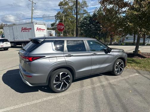 2022 Mitsubishi Outlander SE