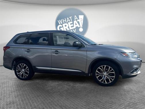2017 Mitsubishi Outlander ES