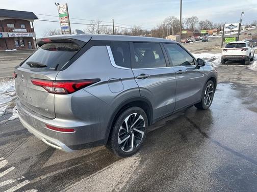 2022 Mitsubishi Outlander SE