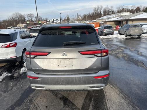 2022 Mitsubishi Outlander SE