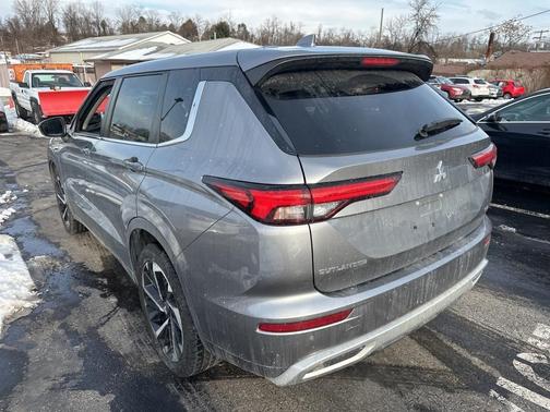 2022 Mitsubishi Outlander SE