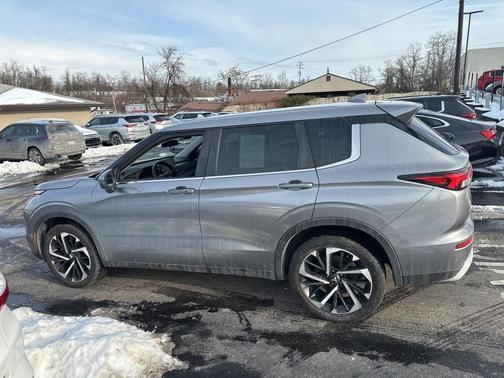 2022 Mitsubishi Outlander SE