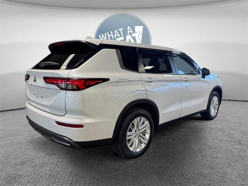 2024 Mitsubishi Outlander ES