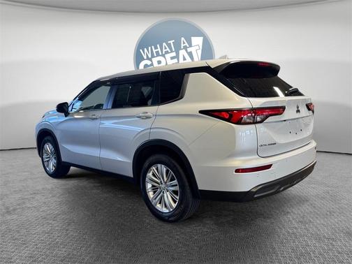 2024 Mitsubishi Outlander ES