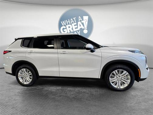 2024 Mitsubishi Outlander ES