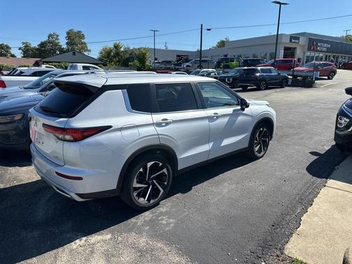 2022 Mitsubishi Outlander SE