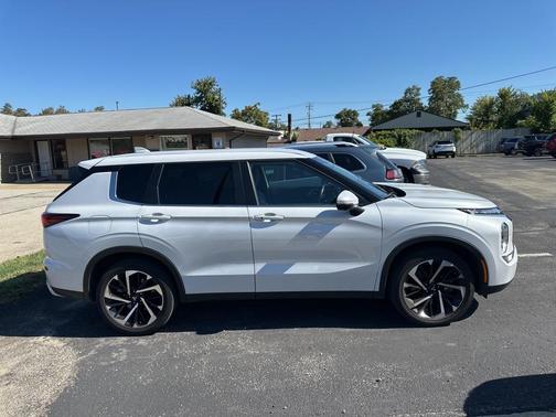 2022 Mitsubishi Outlander SE