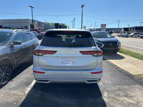 2022 Mitsubishi Outlander SE