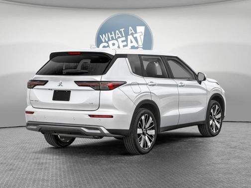Diamond White 2026 Mitsubishi Outlander LE