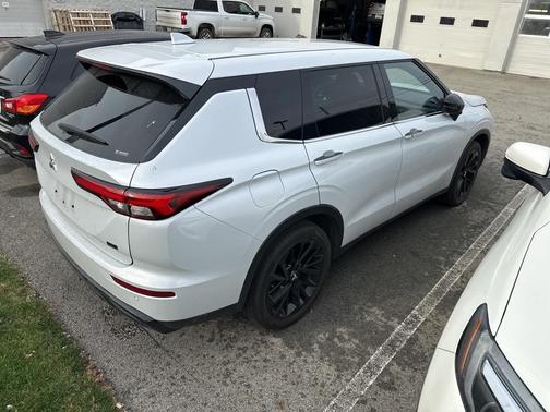 2024 Mitsubishi Outlander SE Black Edition