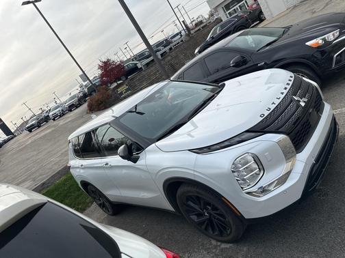 2024 Mitsubishi Outlander SE Black Edition