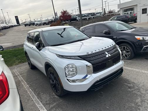 2024 Mitsubishi Outlander SE Black Edition
