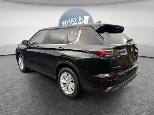 Black 2026 Mitsubishi Outlander ES