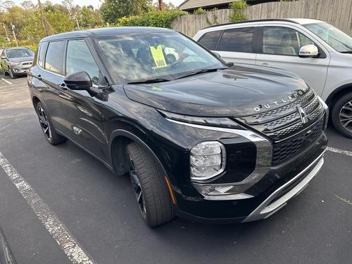 2022 Mitsubishi Outlander SE