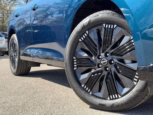Aurora Blue Pearl Metallic/Super Black 2026 Nissan Murano Platinum