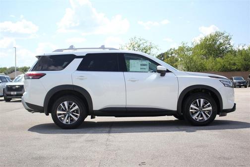 2025 Nissan Pathfinder SL 4WD