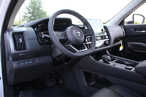 2025 Nissan Pathfinder SL 4WD
