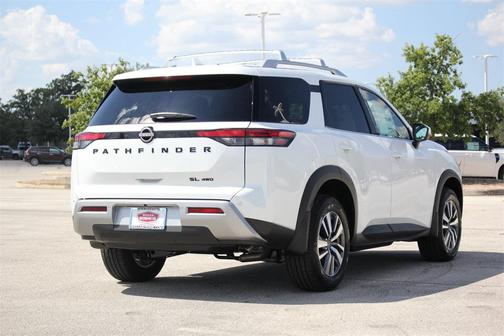 2025 Nissan Pathfinder SL 4WD
