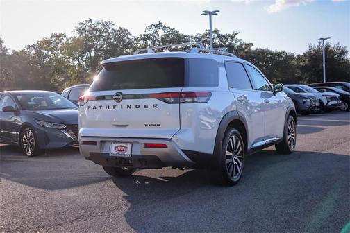 2025 Nissan Pathfinder Platinum FWD