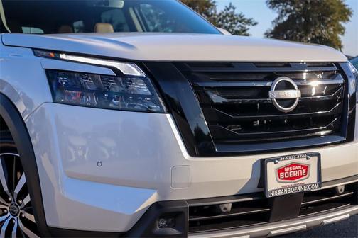 2025 Nissan Pathfinder Platinum FWD