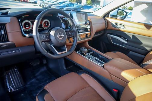 2025 Nissan Pathfinder Platinum FWD