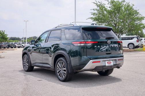2024 Nissan Pathfinder SL FWD
