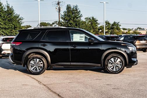 2025 Nissan Pathfinder SL 4WD