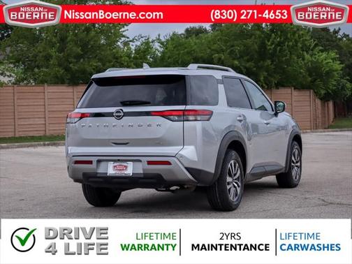 2023 Nissan Pathfinder SL FWD